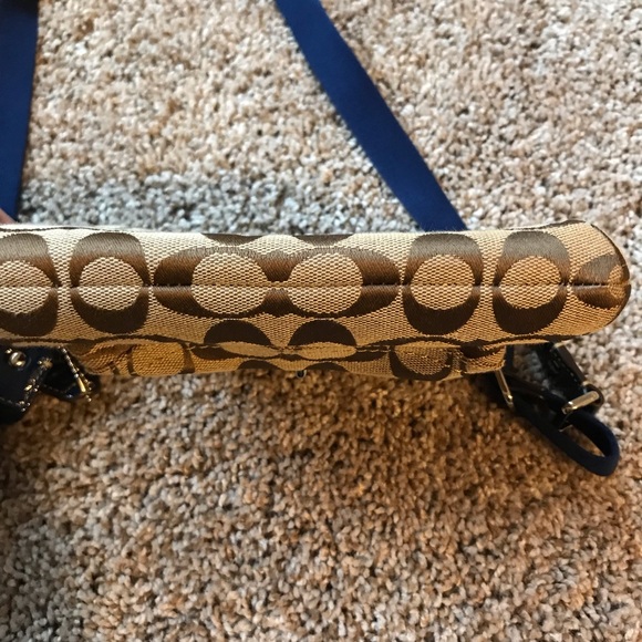 ❌SOLD❌Authentic Signature Coach Crossbody Purse - Picture 5 of 6